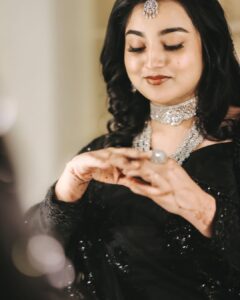 Every bride is unique – her makeup should be too! 🫶🏻🖤📸 @ljweddingmovies #minimalmakeup #wedd (1)