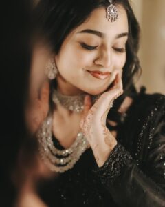 Every bride is unique – her makeup should be too! 🫶🏻🖤📸 @ljweddingmovies #minimalmakeup #wedd